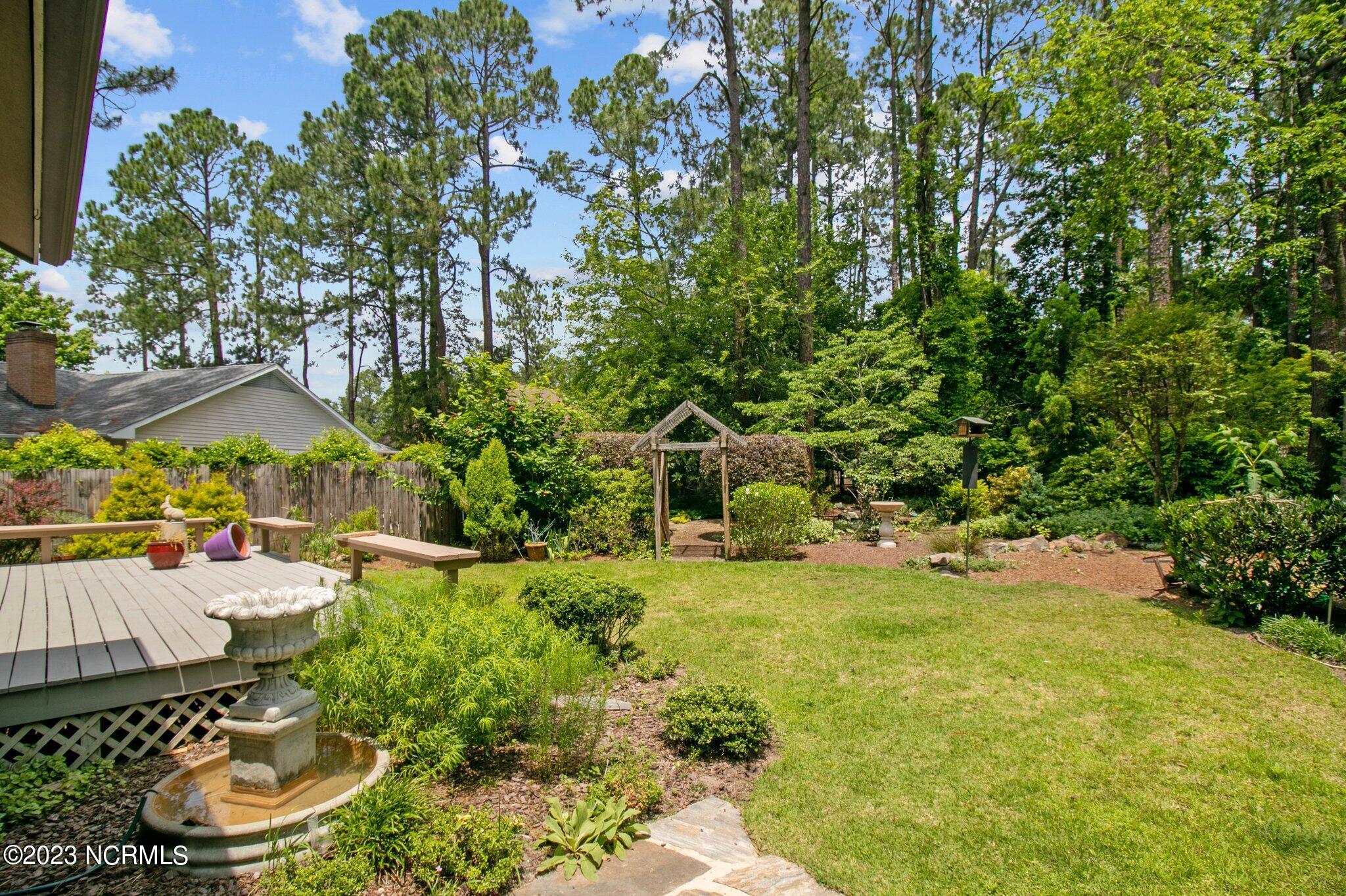 10 Apawamis Road Pinehurst, NC 28374 - Photo 58 of 73 Right side of bakyard