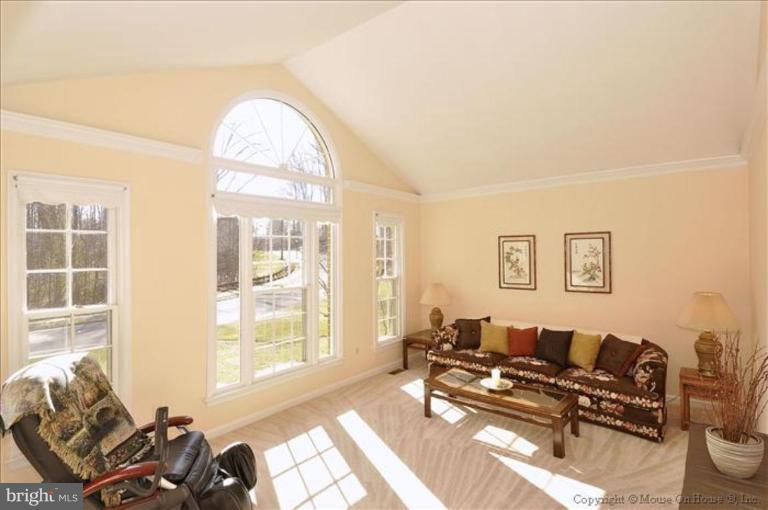 1330 Atwood Road Silver Spring, MD 20906 - Photo 5 of 26 Living Room