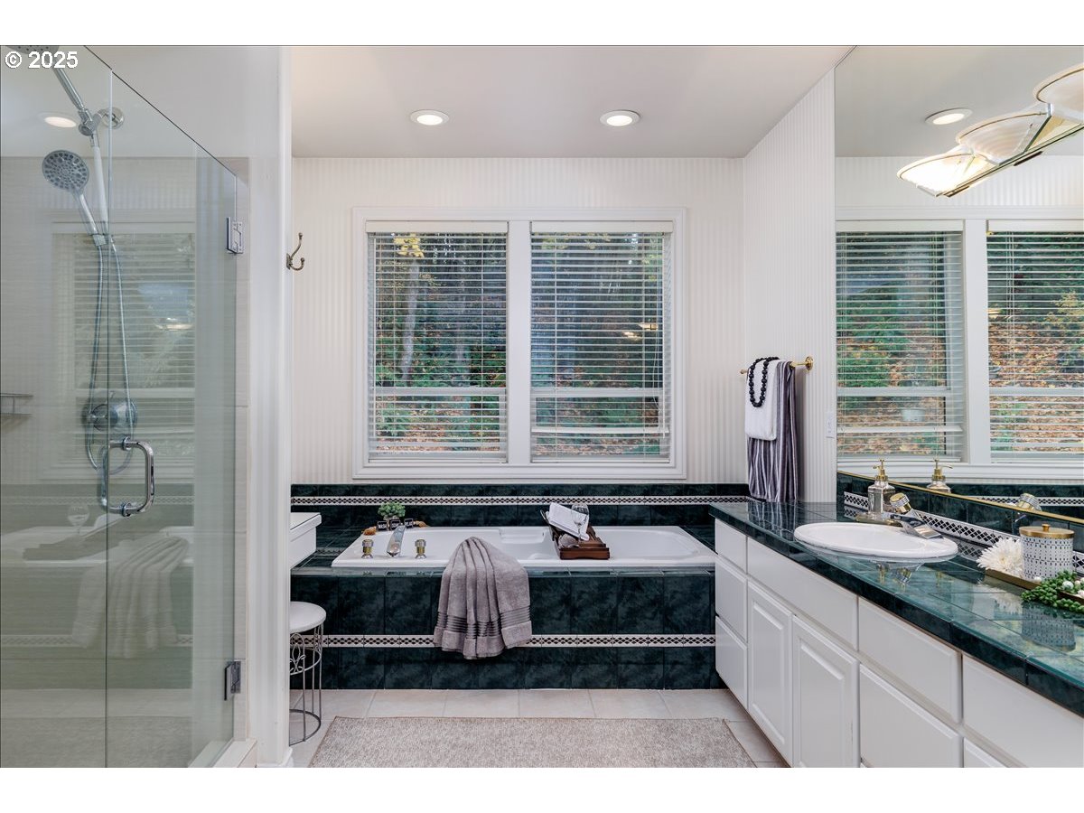 15540 Southwest Baker Lane Portland, OR 97224 - Photo 20 of 44 En Suite Bathroom