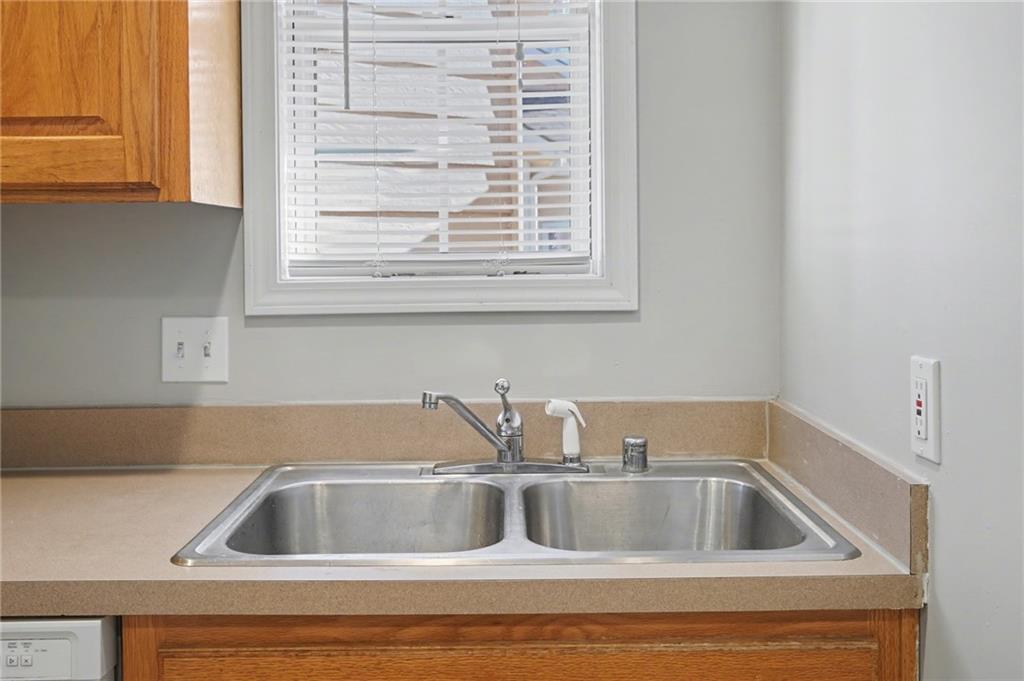 5200 Congressional Place Lawrence, KS 66049 - Photo 11 of 26