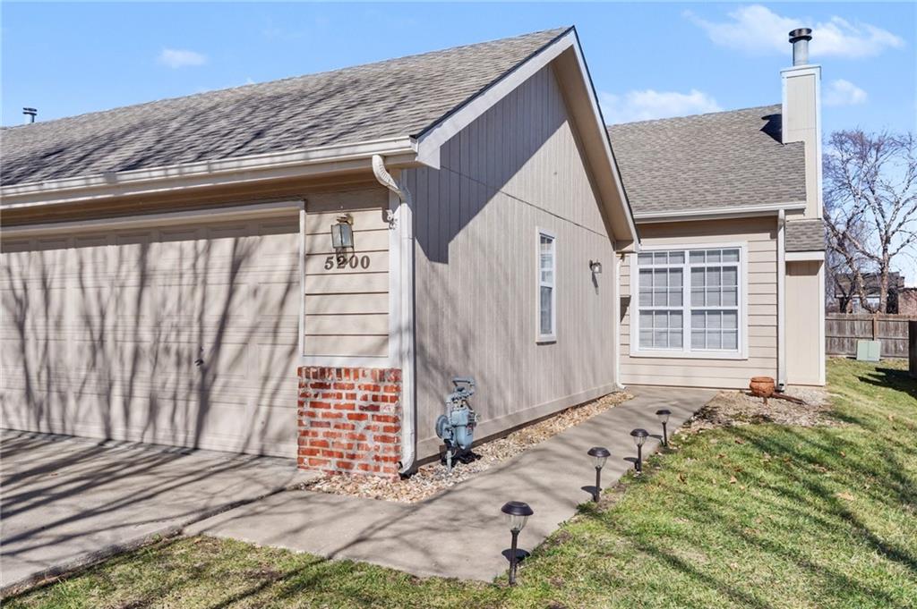 5200 Congressional Place Lawrence, KS 66049 - Photo 3 of 26
