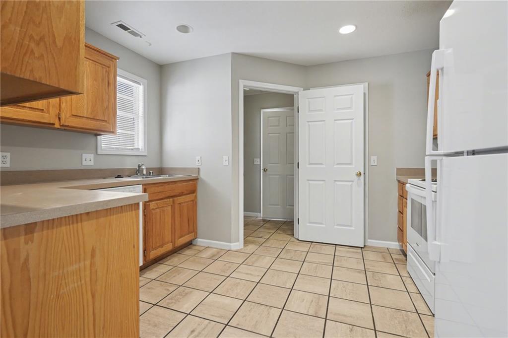 5200 Congressional Place Lawrence, KS 66049 - Photo 8 of 26