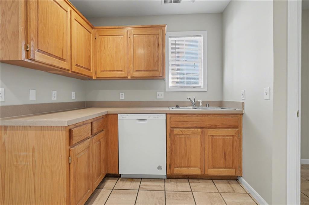 5200 Congressional Place Lawrence, KS 66049 - Photo 10 of 26