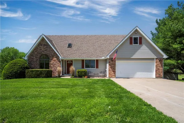 $650,000 | 1720 Paddock Drive, Kearney, MO 64060