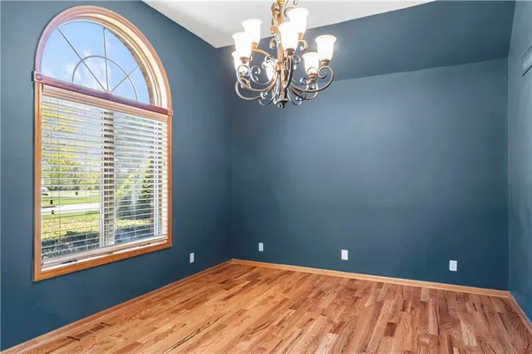 $650,000 | 1720 Paddock Drive, Kearney, MO 64060
