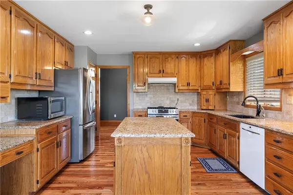 $650,000 | 1720 Paddock Drive, Kearney, MO 64060