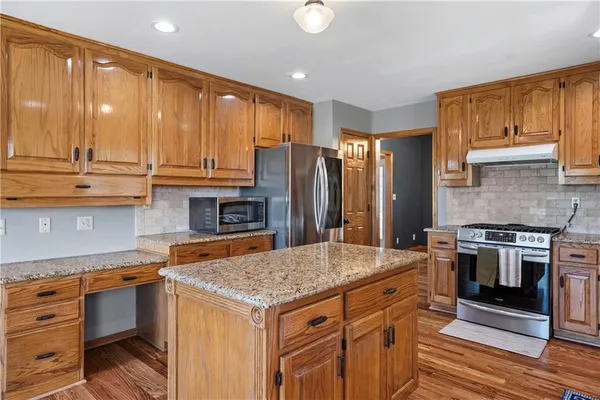 $650,000 | 1720 Paddock Drive, Kearney, MO 64060