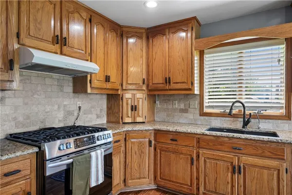 $650,000 | 1720 Paddock Drive, Kearney, MO 64060