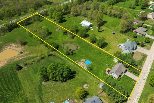 $650,000 | 1720 Paddock Drive, Kearney, MO 64060