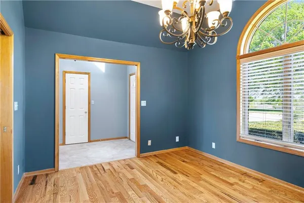 $650,000 | 1720 Paddock Drive, Kearney, MO 64060