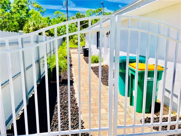 $3,900 | 283 Cypress Way West, Naples, FL 34110