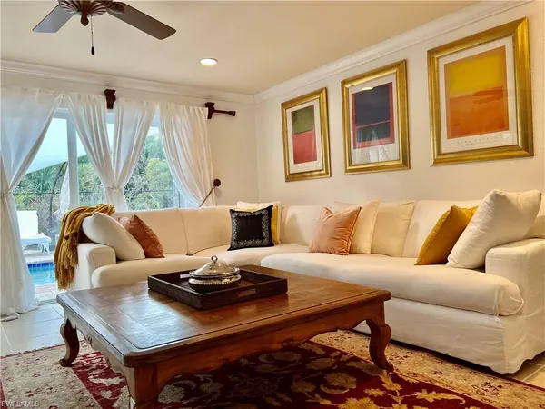 $3,900 | 283 Cypress Way West, Naples, FL 34110