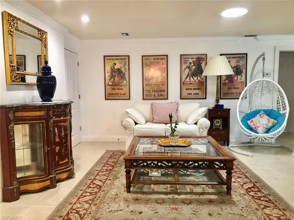 $3,900 | 283 Cypress Way West, Naples, FL 34110