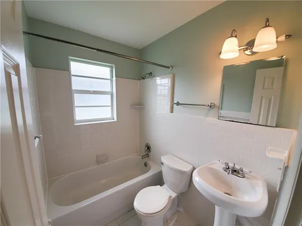 $1,950 | 919 Turtle Cove Lane, Unit 1, Vero Beach, FL 32963