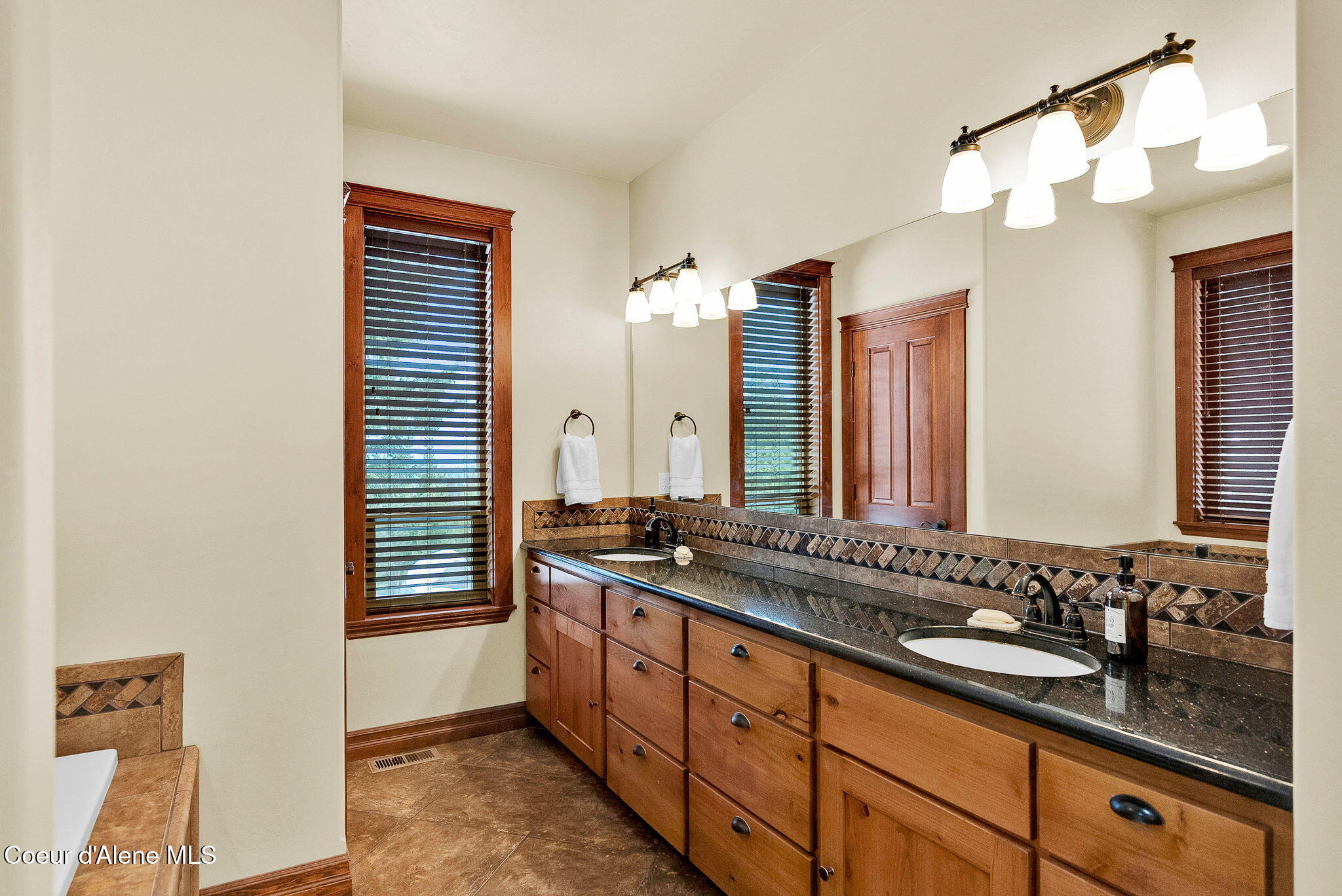 799 Grouse Hill Road Bonners Ferry, ID 83805 - Photo 31 of 115 28-web-or-mls-SkyLight - Jenny-17
