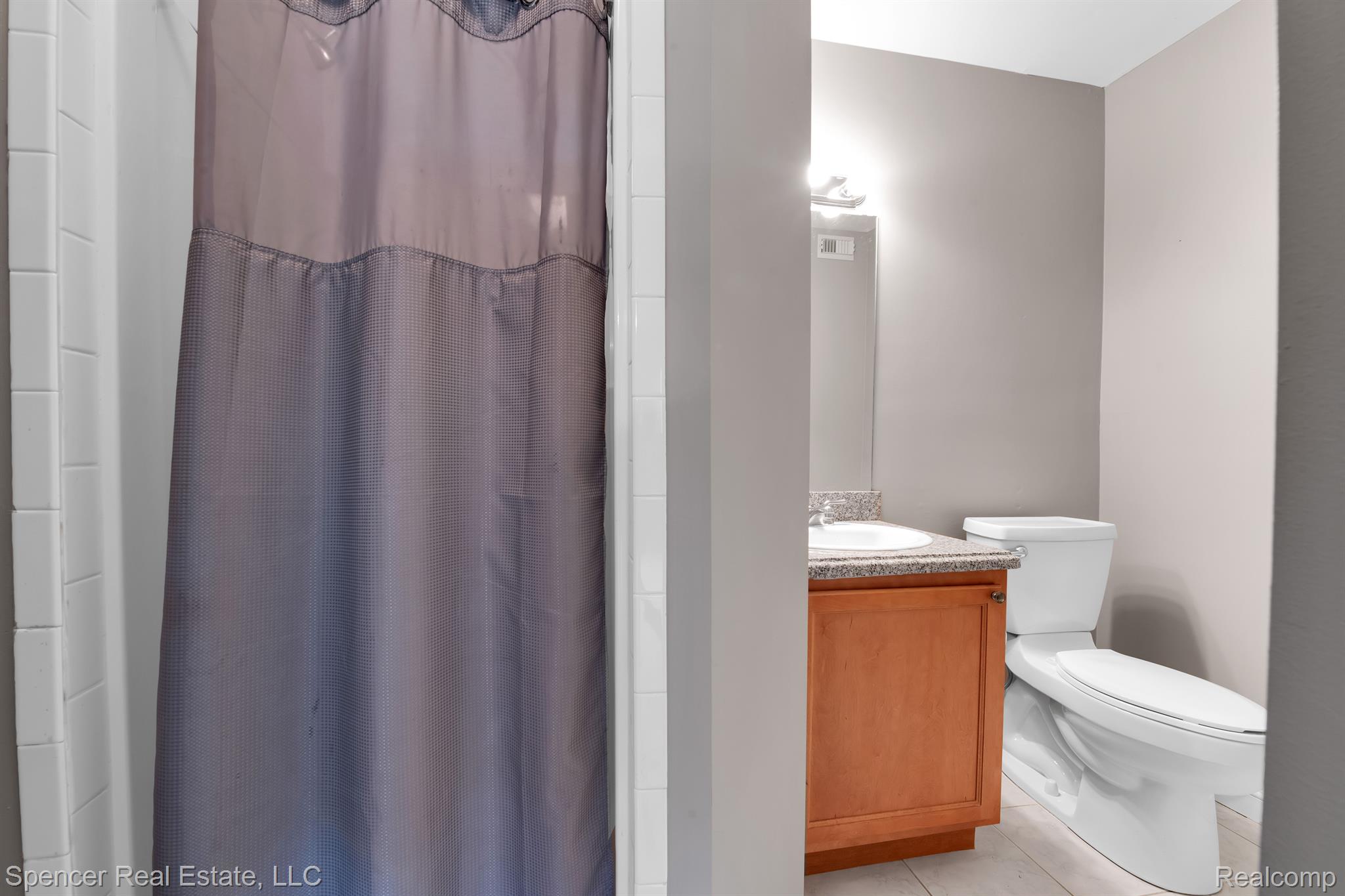 2311 Walton Blvd., Unit 29 Rochester, MI 48309 - Photo 15 of 21 Full Bath/Primary Bathroom