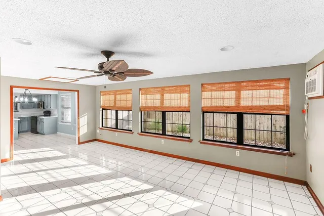 $260,000 | 2219 Laurel Valley Drive, Laplace, LA 70068