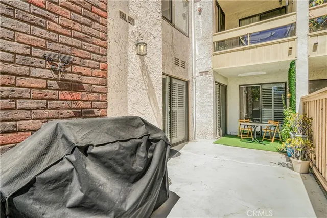 $3,700 | 17140 Burbank Boulevard, Unit 105, Encino, CA 91316