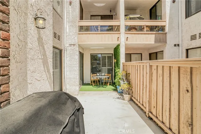 $3,700 | 17140 Burbank Boulevard, Unit 105, Encino, CA 91316