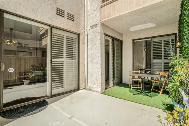 $3,700 | 17140 Burbank Boulevard, Unit 105, Encino, CA 91316