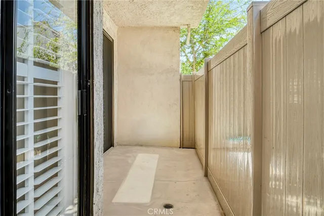 $3,700 | 17140 Burbank Boulevard, Unit 105, Encino, CA 91316