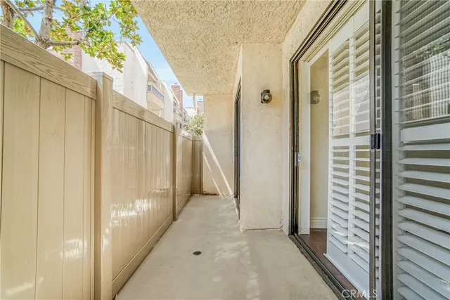 $3,700 | 17140 Burbank Boulevard, Unit 105, Encino, CA 91316