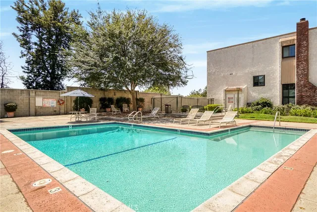 $3,700 | 17140 Burbank Boulevard, Unit 105, Encino, CA 91316