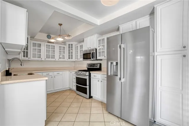 $3,700 | 17140 Burbank Boulevard, Unit 105, Encino, CA 91316