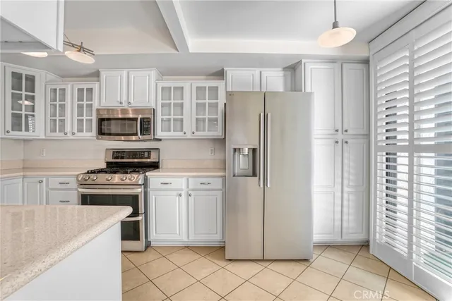 $3,700 | 17140 Burbank Boulevard, Unit 105, Encino, CA 91316