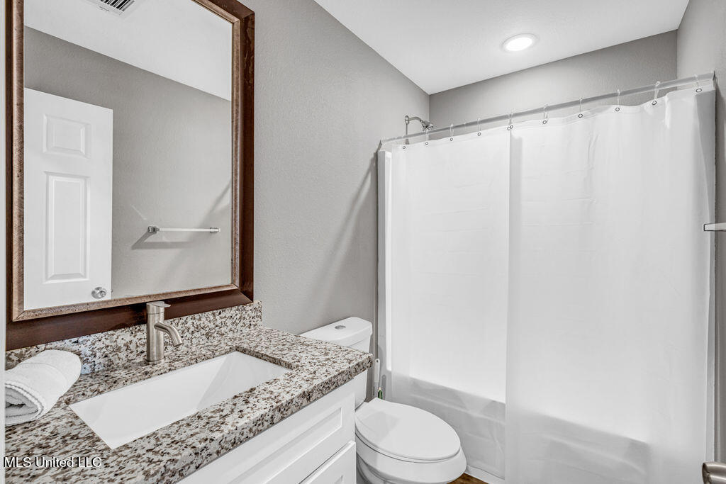 112 East Orchard Loop, Unit 112 D'Iberville, MS 39540 - Photo 16 of 20 112OrchardLoop-22