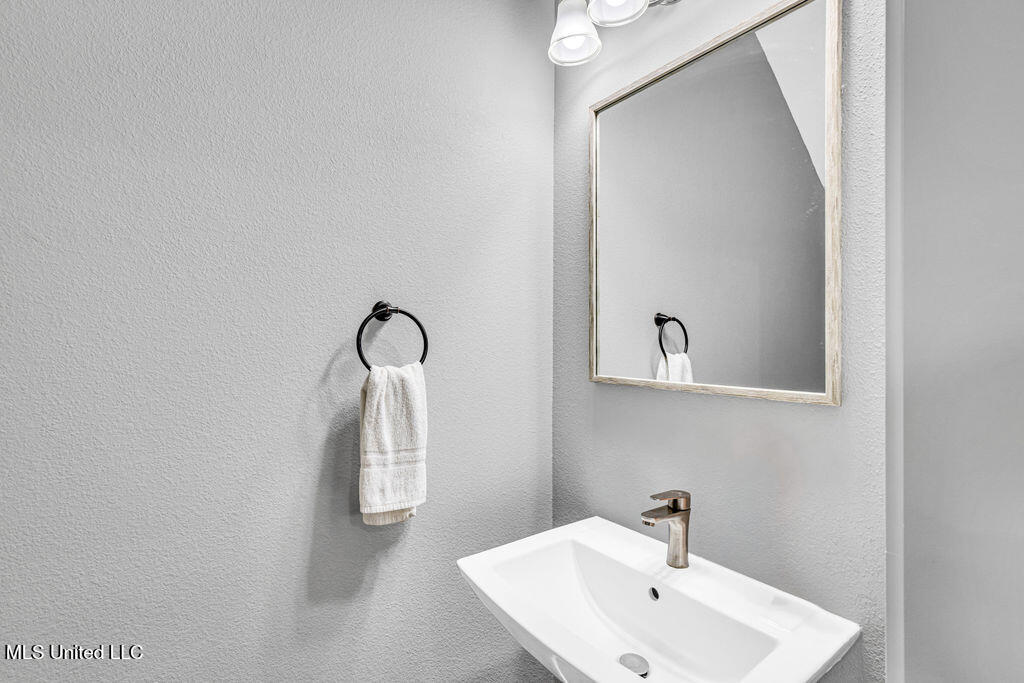 112 East Orchard Loop, Unit 112 D'Iberville, MS 39540 - Photo 8 of 20 112OrchardLoop-12