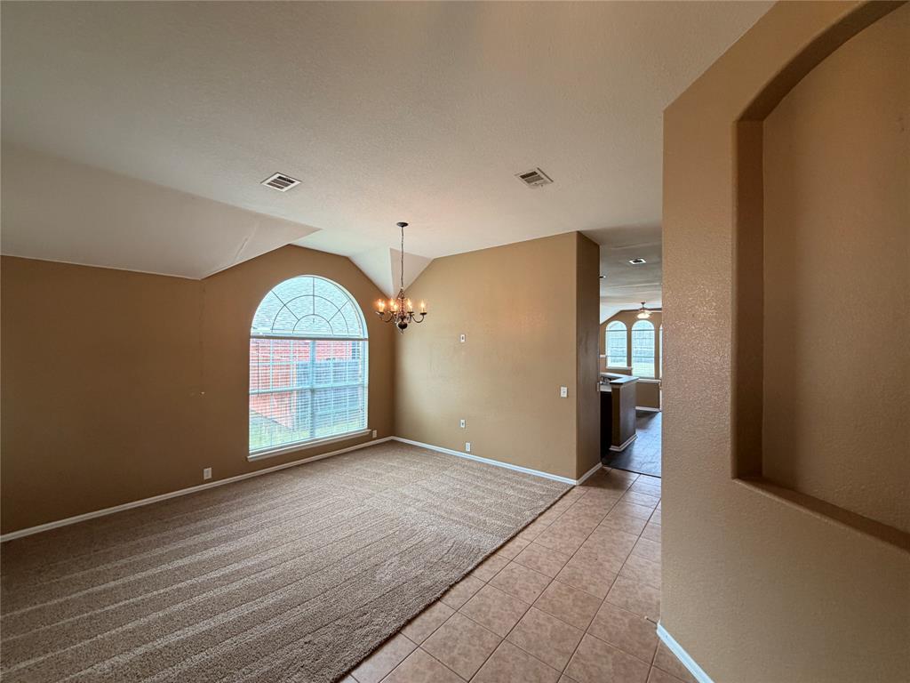 618 Rosarita Road Arlington, TX 76002 - Photo 2 of 19