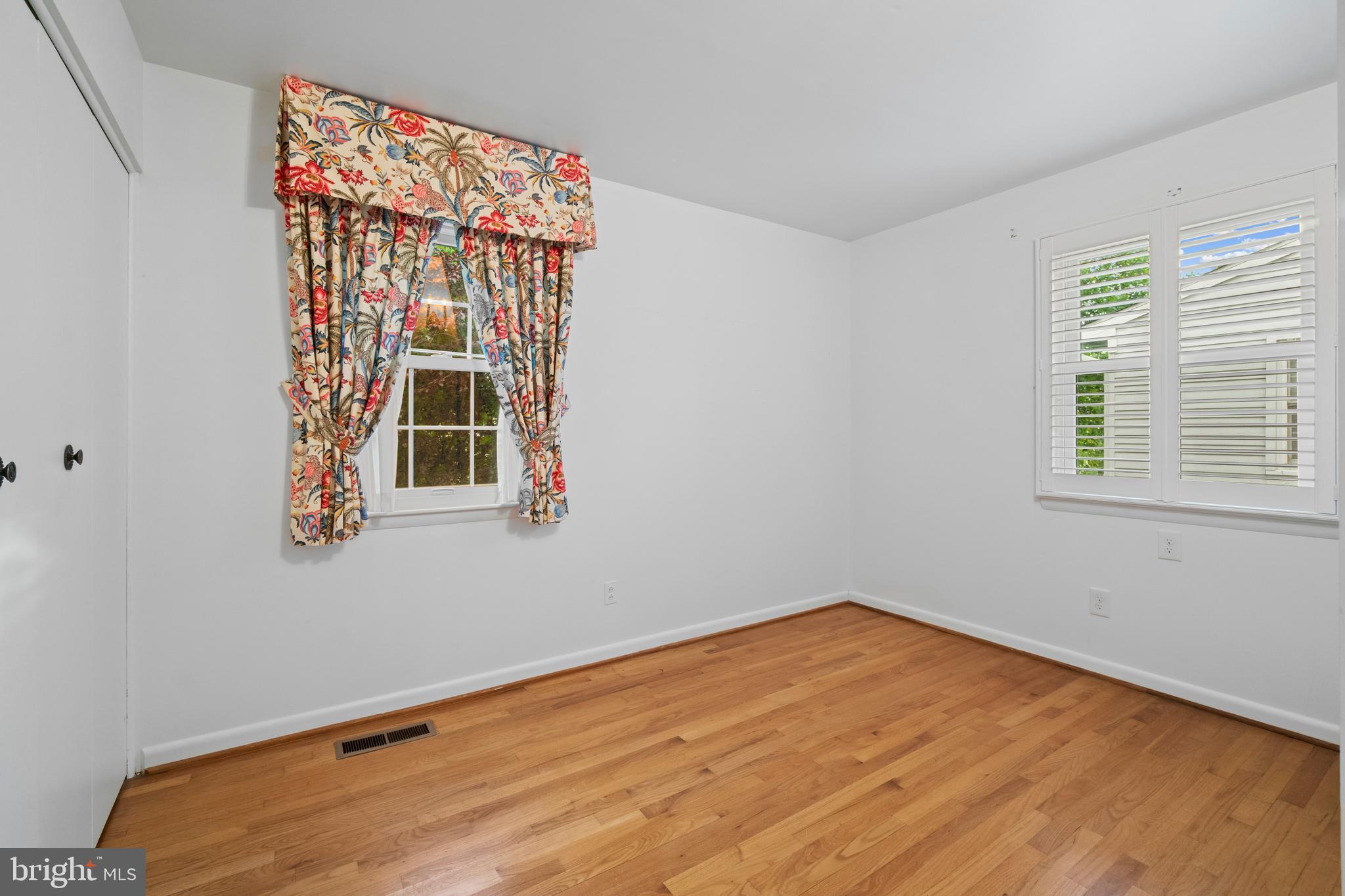 530 Anneslie Road Baltimore, MD 21212 - Photo 21 of 38 a room with a window