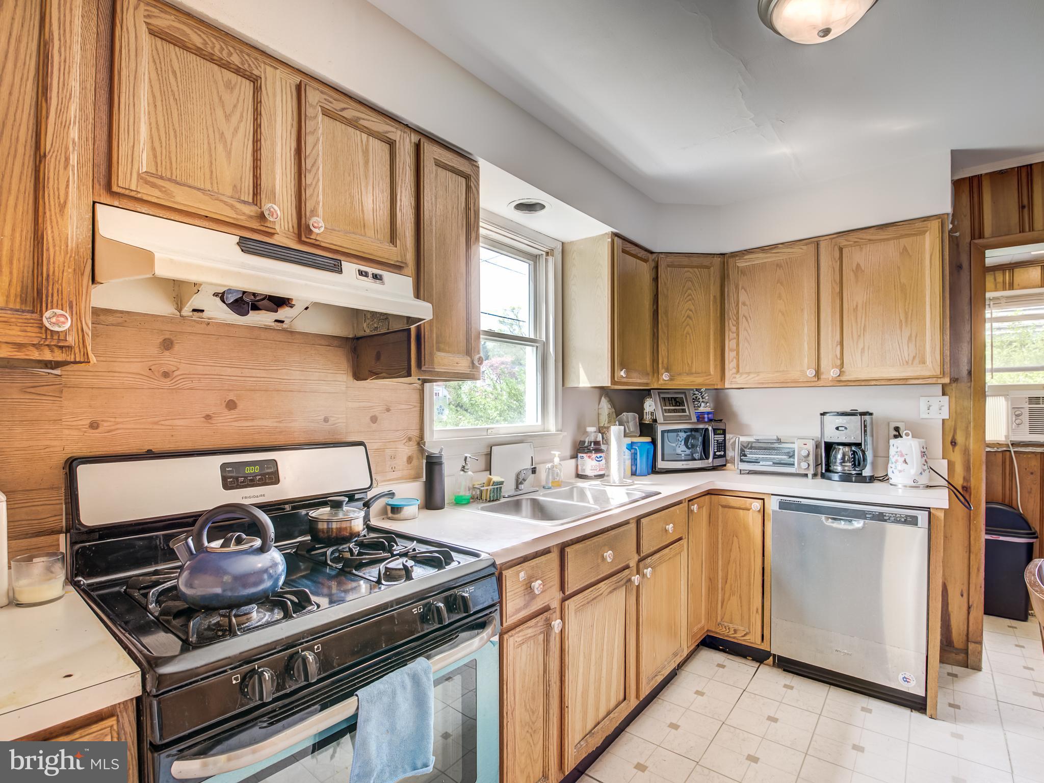 6718 Larkspur Road Morningside, MD 20746 - Photo 13 of 35