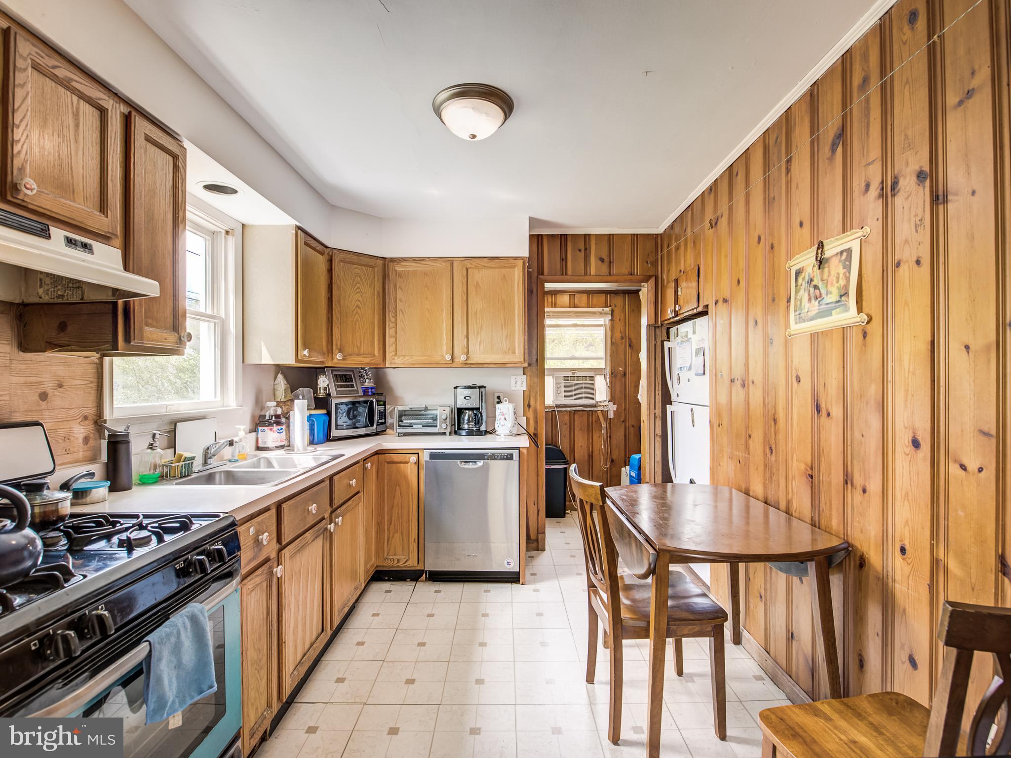 6718 Larkspur Road Morningside, MD 20746 - Photo 8 of 35