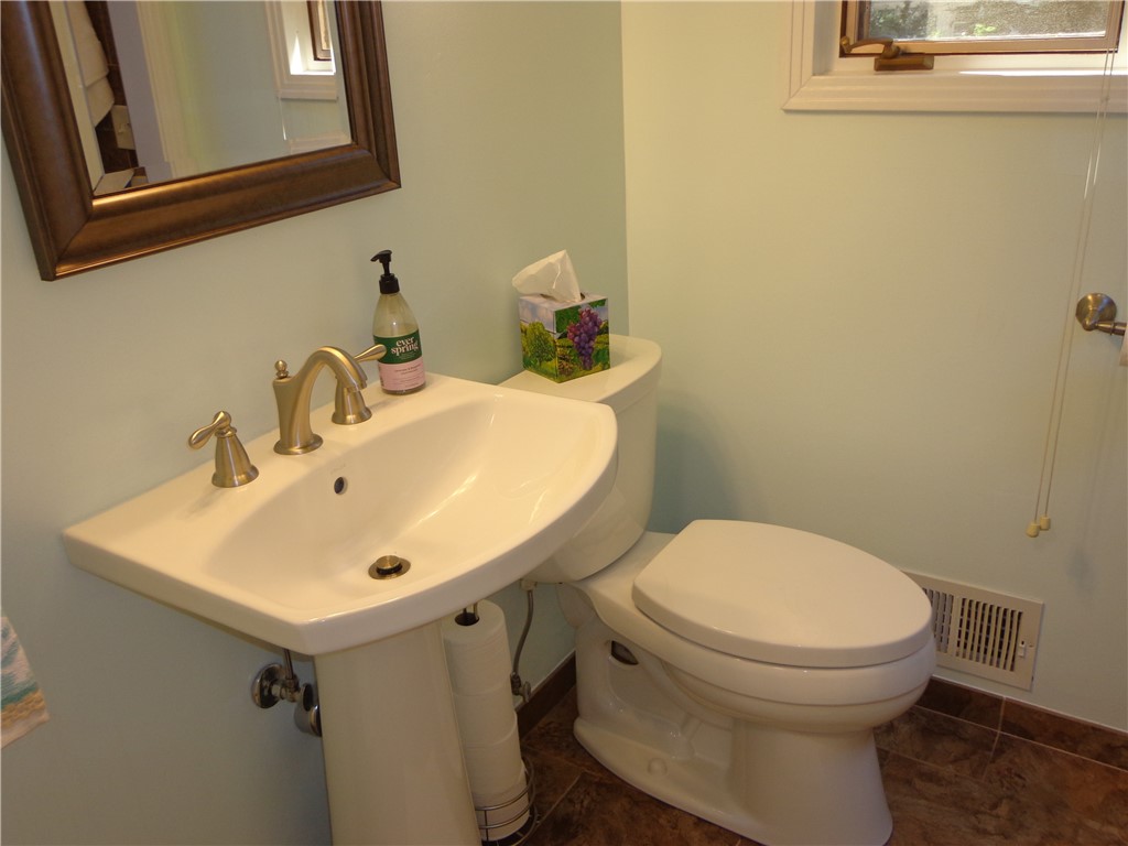 697 Ashdon Circle Webster, NY 14580 - Photo 14 of 42