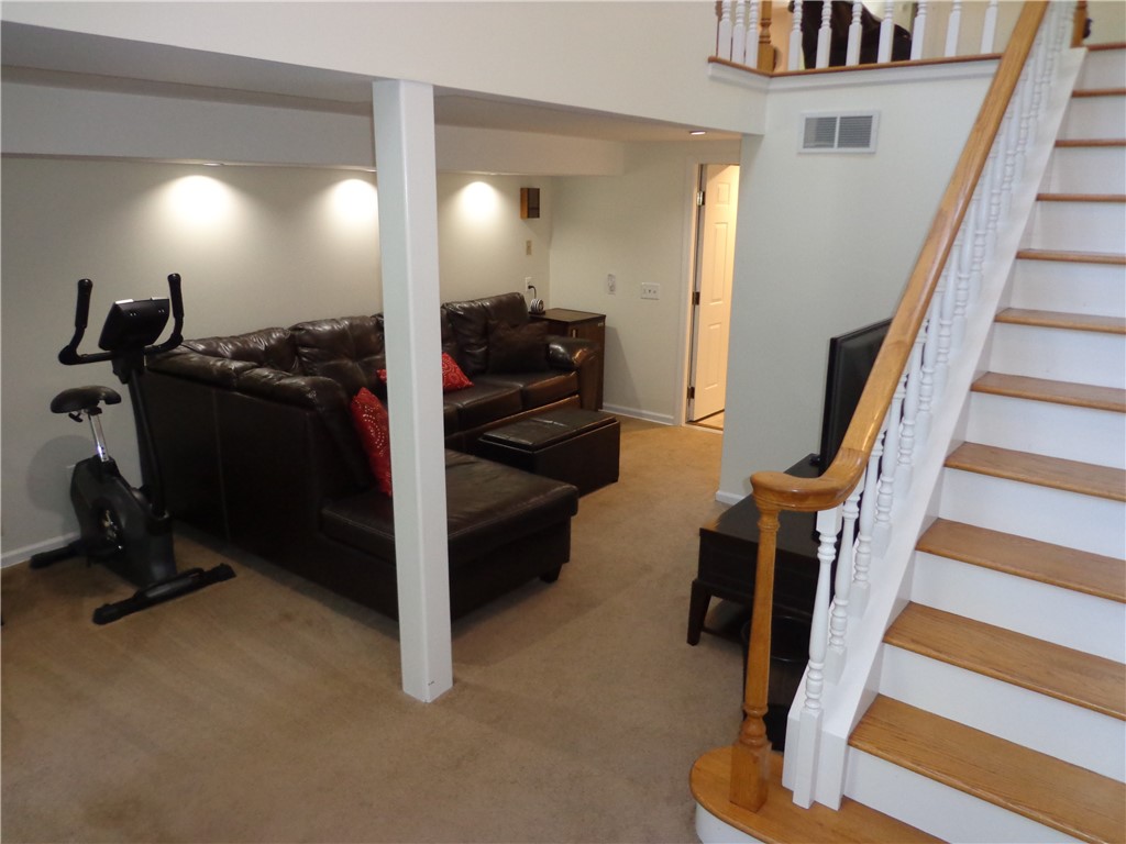 697 Ashdon Circle Webster, NY 14580 - Photo 22 of 42