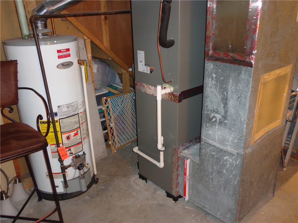 697 Ashdon Circle Webster, NY 14580 - Photo 33 of 42