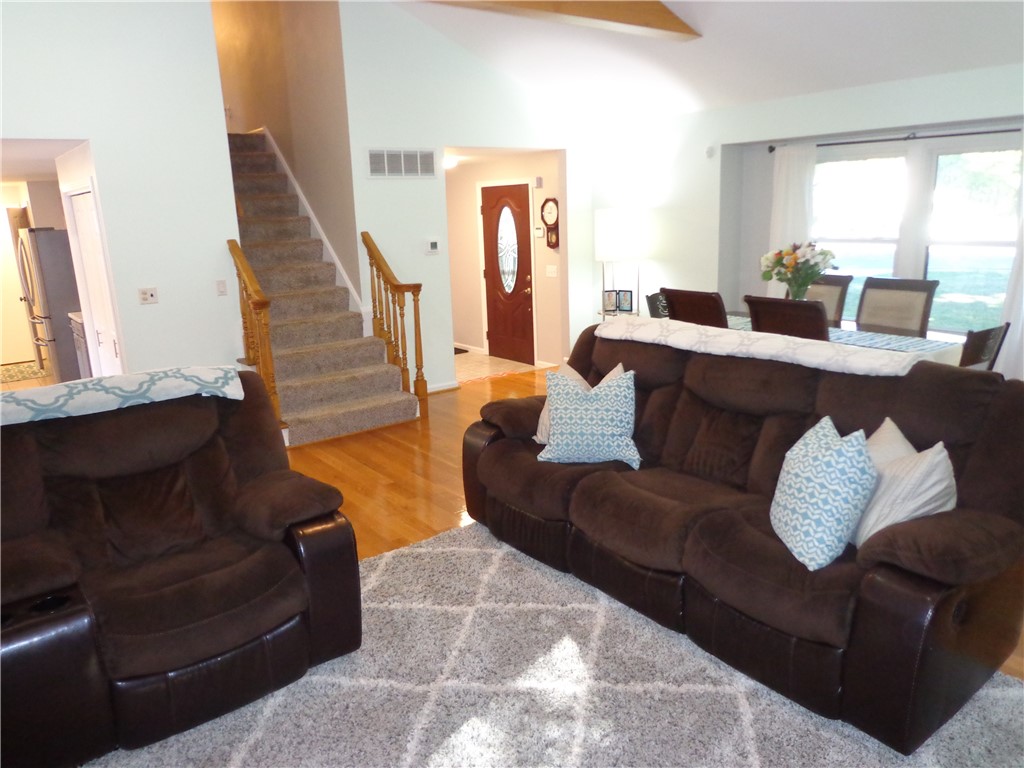 697 Ashdon Circle Webster, NY 14580 - Photo 4 of 42