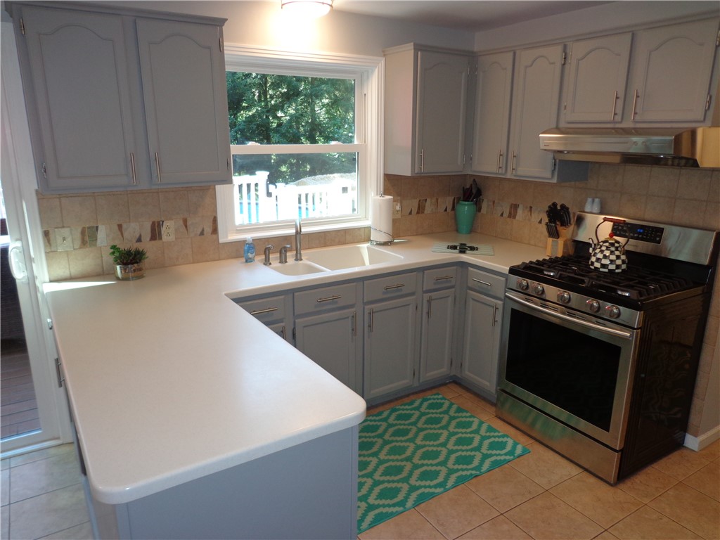 697 Ashdon Circle Webster, NY 14580 - Photo 8 of 42