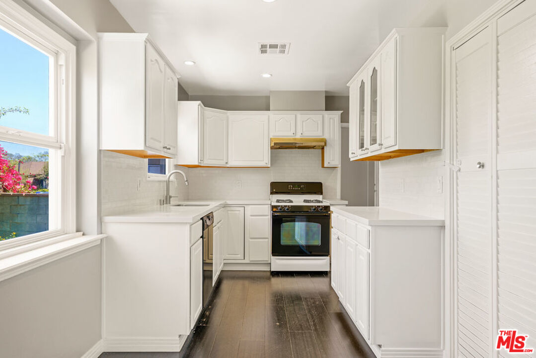 5343 Blanco Way Culver City, CA 90230 - Photo 8 of 28