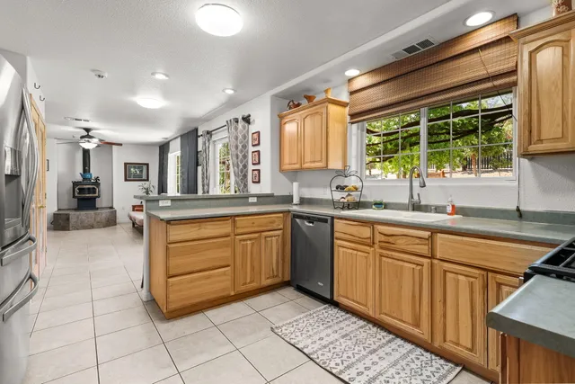 $685,000 | 21080 Joanna Way, Redding, CA 96003