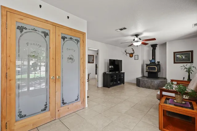 $685,000 | 21080 Joanna Way, Redding, CA 96003