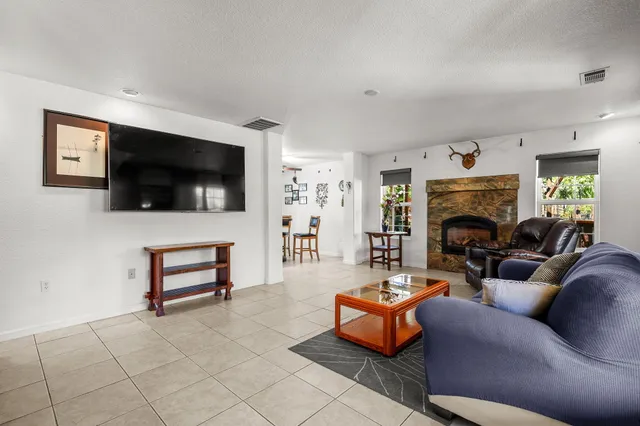 $685,000 | 21080 Joanna Way, Redding, CA 96003