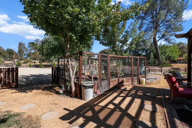 $685,000 | 21080 Joanna Way, Redding, CA 96003