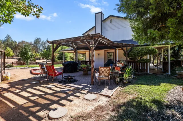 $685,000 | 21080 Joanna Way, Redding, CA 96003