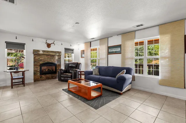 $685,000 | 21080 Joanna Way, Redding, CA 96003