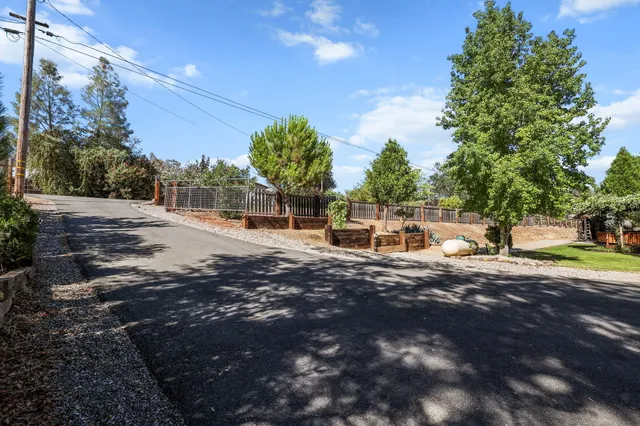 $685,000 | 21080 Joanna Way, Redding, CA 96003