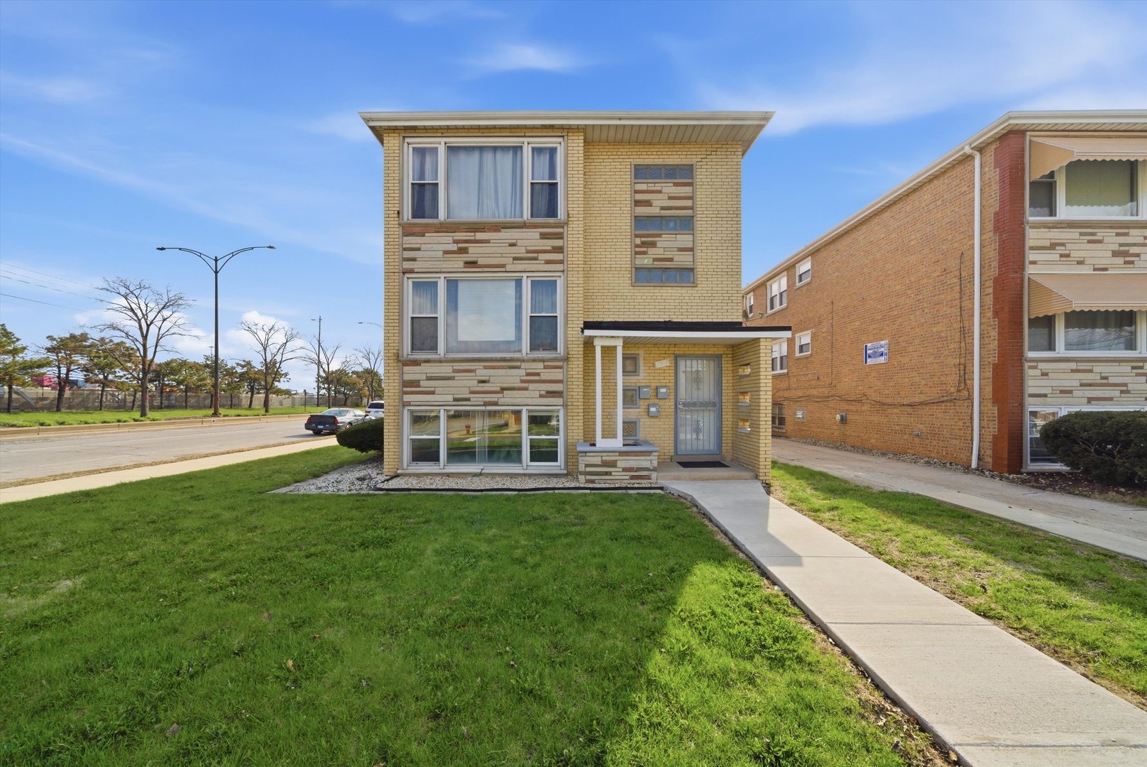 7901 South Whipple Street Chicago, IL 60652 - Photo 2 of 17