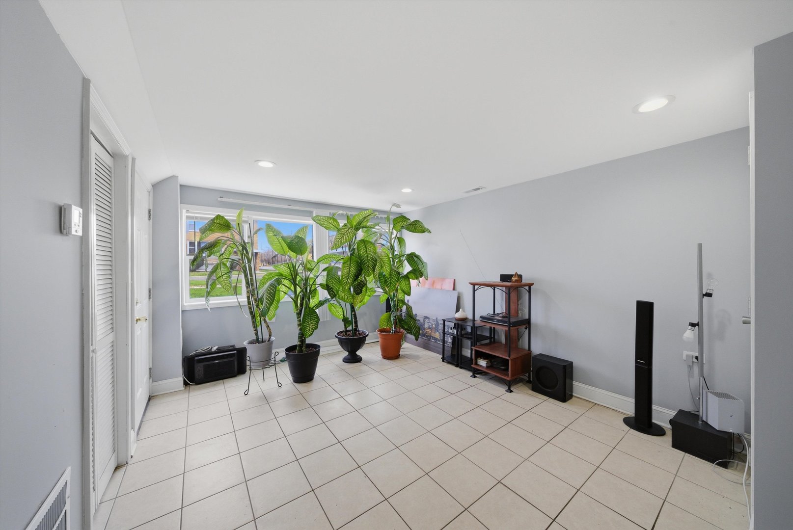 7901 South Whipple Street Chicago, IL 60652 - Photo 4 of 17